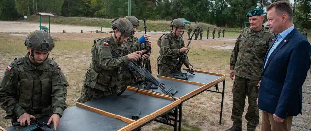 Kiedy zniesiono zasadniczą służbę wojskową w Polsce i co to oznacza?