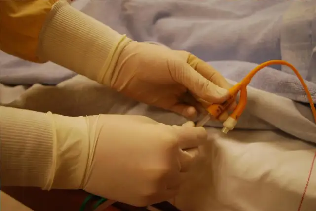 Ratownik medyczny cewnikowanie: Prawda o uprawnieniach 2023