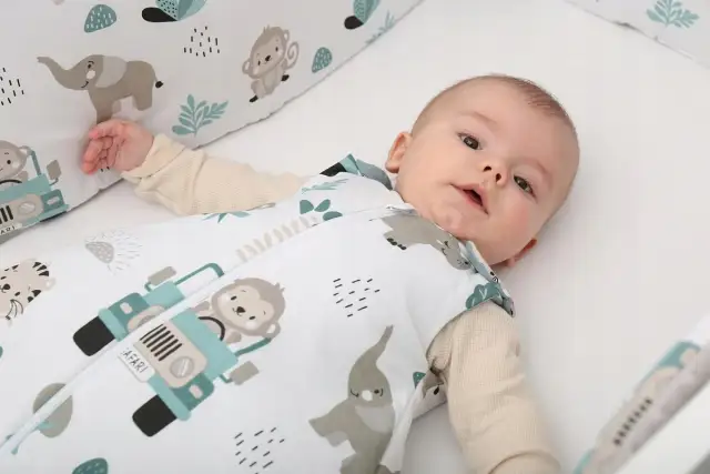 Jak ubierać dziecko po porodzie, aby uniknąć przegrzania i dyskomfortu