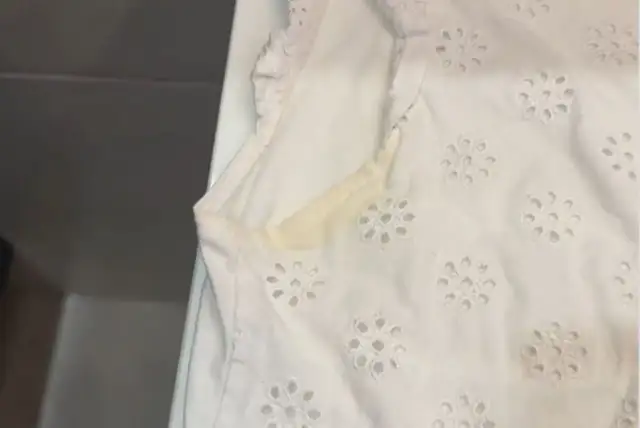 Jak usunąć żółtą plamę z białej bluzki skutecznie i bezpiecznie