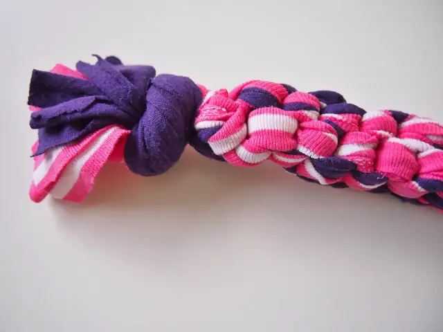 Twój pies pokocha! Bezpieczna zabawka ze sznurka DIY krok po kroku.