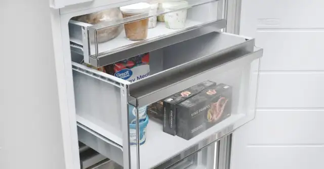 Zużycie prądu przez lodówkę - poznaj realne koszty energii na godzinę