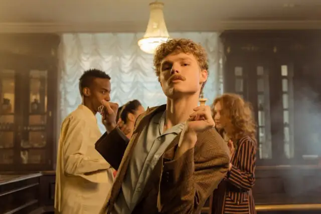 Jak się ubrać na imprezę w stylu lat 70, aby zachwycić wszystkich