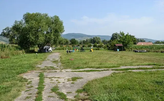 Nocleg tranzytowy co to znaczy? Poznaj kluczowe informacje i porady