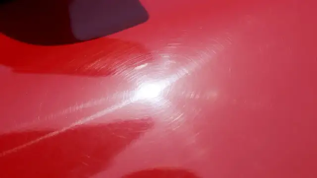 Myjnia automatyczna: Jak nie porysować auta? Poradnik eksperta.