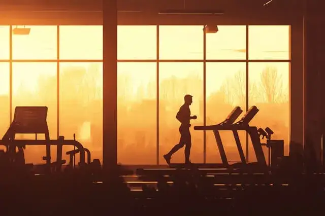 Ile kalorii spala się na bieżni? Zaskakujące wyniki dla każdego!