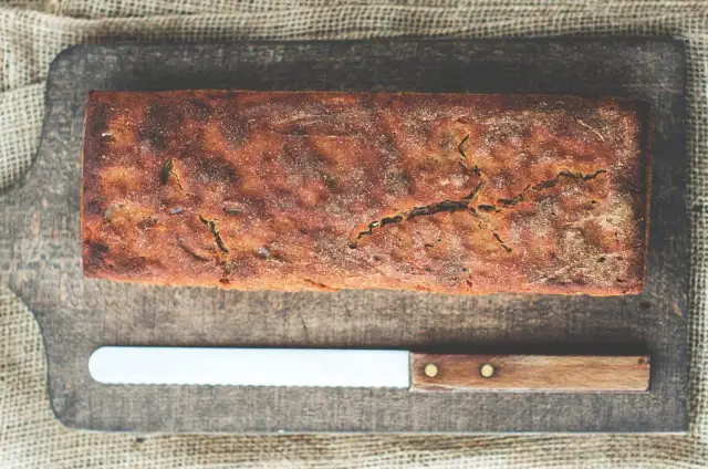 Ile piec chleb w piekarniku z termoobiegiem, aby nie był suchy?