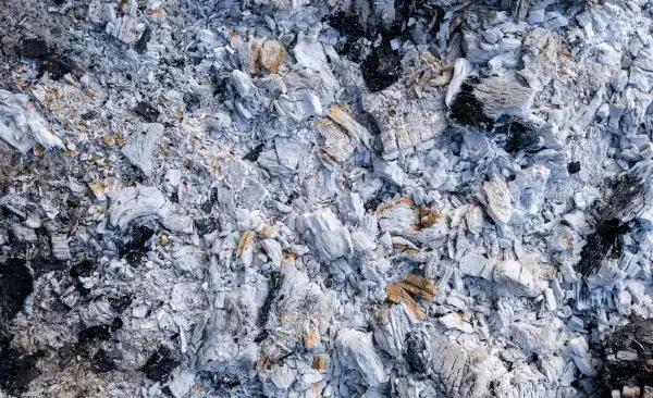 Jak powinien wyglądać popiół z pelletu i co zdradza o jego jakości