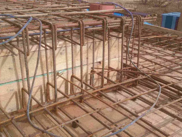 Strop monolityczny: Ile stali? Poznaj fakty i nie przepłacaj!