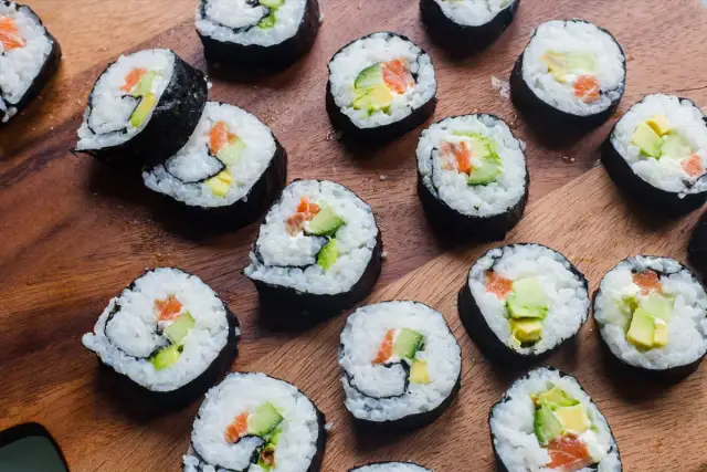Perfekcyjny ryż do sushi: Jak doprawić go jak mistrz?
