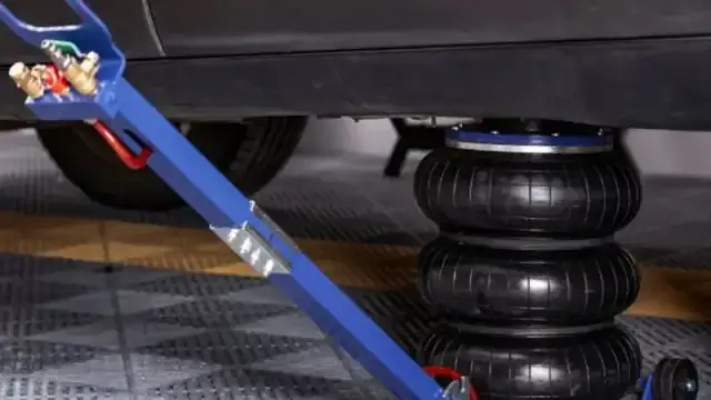 Jak podnieść auto na lewarku bezpiecznie i uniknąć błędów