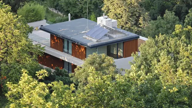 Czy dom z płaskim dachem jest tańszy? Odkryj ukryte koszty budowy