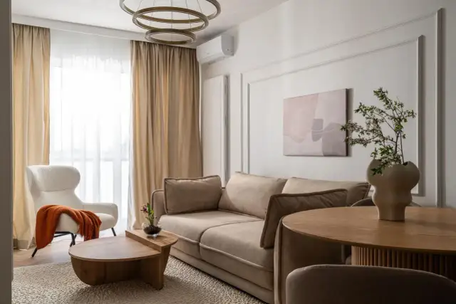 Beżowy salon: Jakie dodatki? Ożyw wnętrze i uniknij nudy!