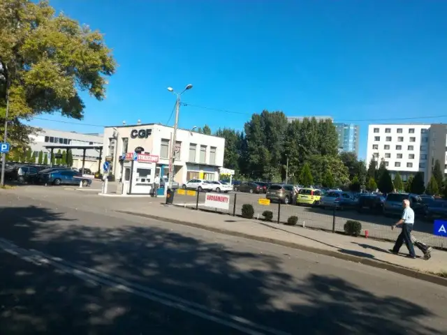 Gdzie zaparkować przy dworcu PKP Katowice? Ceny, opcje, porady