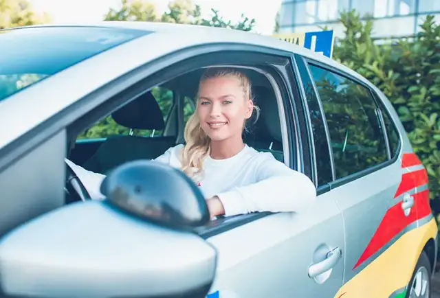 Jak wygląda kurs na prawo jazdy? Poznaj szczegóły i uniknij błędów