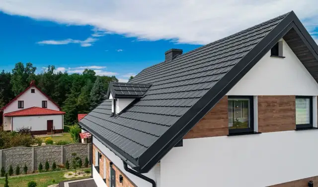 Jaki kolor komina do czarnej dachówki? 5 najlepszych propozycji