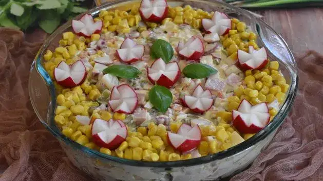 Jaka sałatka do obiadu? 5 pysznych przepisów, które zaskoczą gości