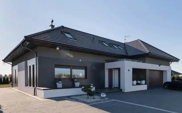 Kąt nachylenia dachu 30 stopni: zalety i kluczowe wskazówki dla budowy