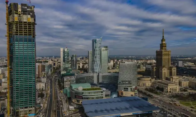 Ile metrów ma najwyższy budynek w Polsce? Zaskakująca prawda o Varso Tower