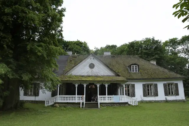 Skansen w Suchej: Fascynująca historia i atrakcje, które musisz poznać