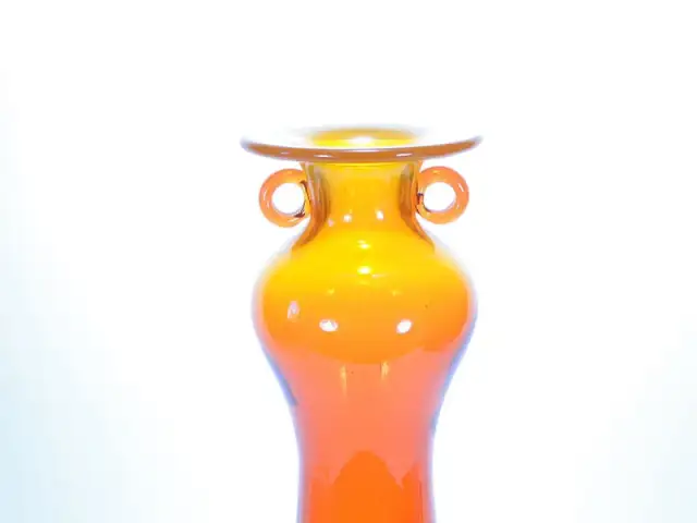 Wazony Huty Sudety - poznaj kultowe kolekcje szkła dekoracyjnego