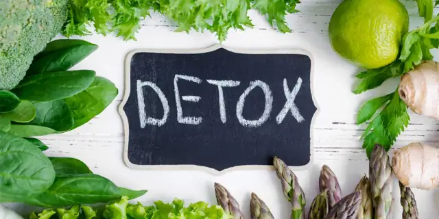 Skuteczne napoje oczyszczające jelita ze złogów, które musisz spróbować