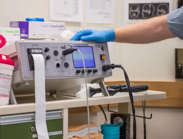 Objawy zatrucia paracetamolem: po jakim czasie? Fazy i ratunek