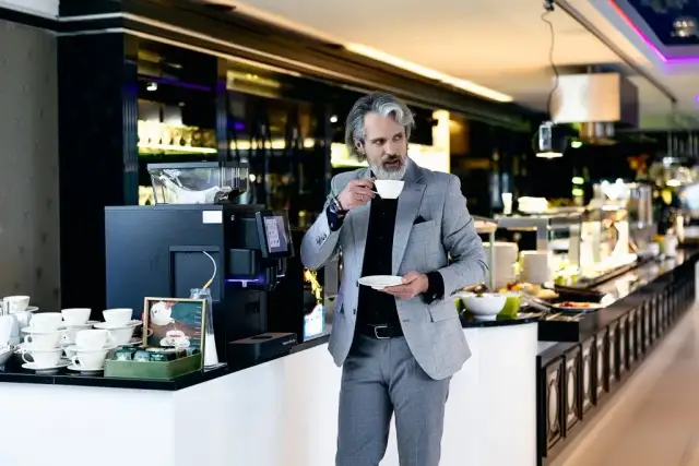 Jaka kurtka do koszuli? Unikaj modowych wpadek i błędów stylowych