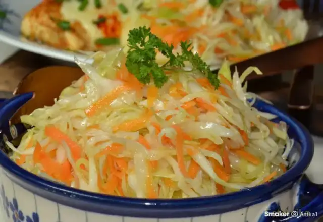 Surówka z białej kapusty: Restauracyjne sekrety chrupkości i smaku