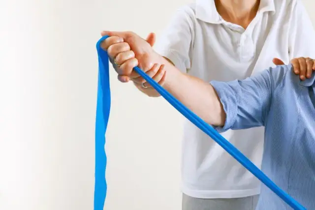 Fizjoterapeuta: Kto to, co leczy i kiedy warto iść? Sprawdź!