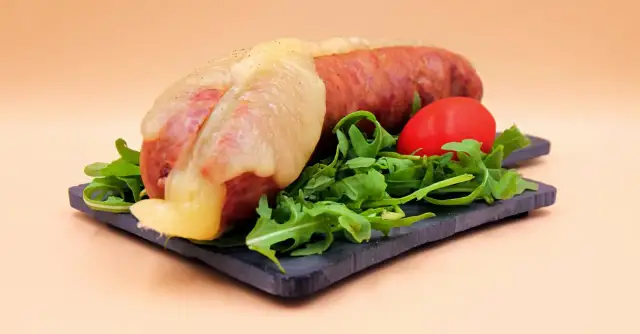 Pyszna kiełbasa z piekarnika z serem - łatwy przepis na obiad