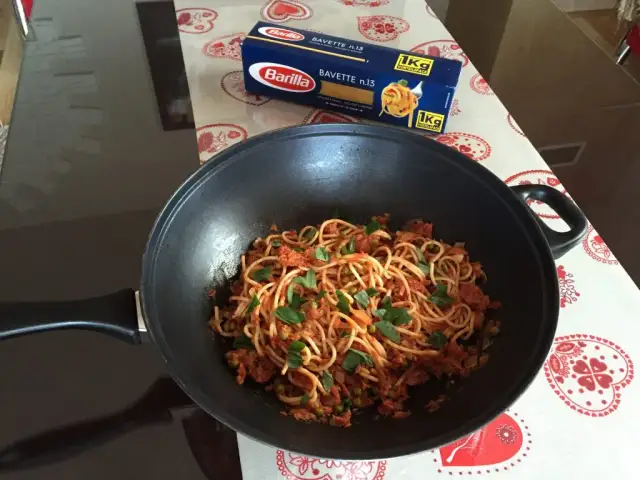 Szybkie spaghetti al tonno: prosty przepis na pyszny obiad w 30 minut