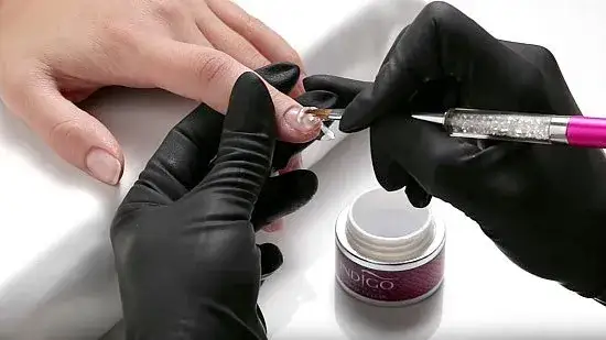 Jak zrobić manicure hybrydowy indigo - krok po kroku do perfekcji