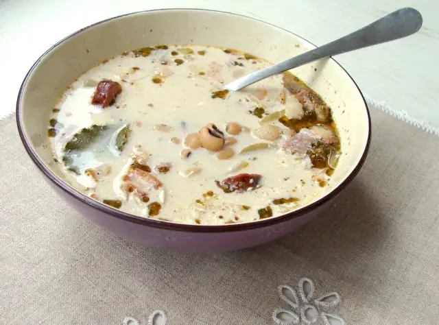 Jak się robi zupę fasolową – łatwy przepis na smaczną zupę