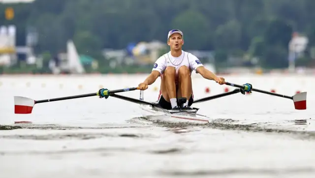 Wioślarstwo czy kajakarstwo? Poznaj kluczowe różnice i wybierz sport dla siebie