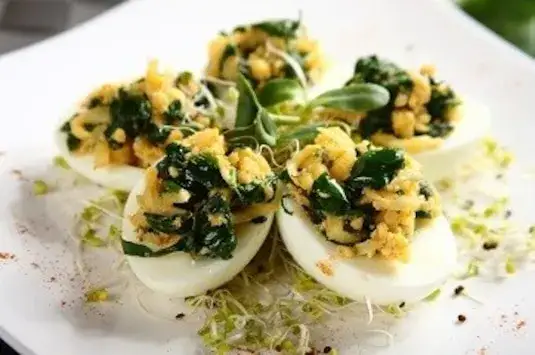 Szybkie i smaczne pomysły na obiad z jajek, które zaskoczą każdego