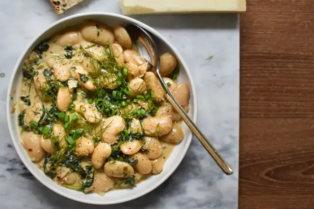 Co zrobić z ugotowaną fasolą Jaś? Przepisy od past po desery