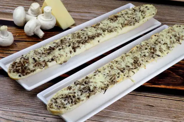 Domowa zapiekanka z pieczarkami: sekret chrupkości i ciągnącego sera