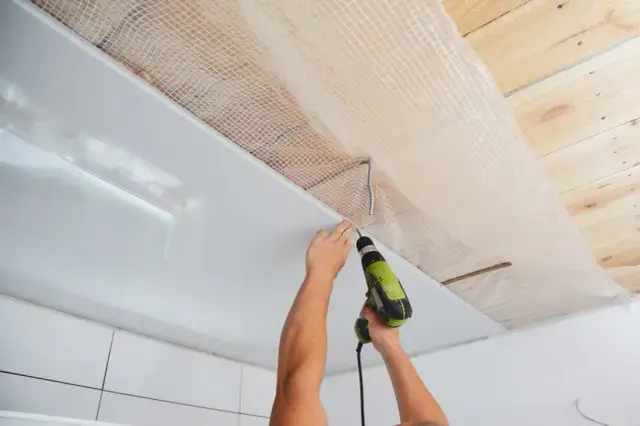 Jak zamontować folię paroizolacyjną? Poradnik krok po kroku