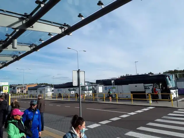 Gdzie odjeżdża Contbus z Okęcia? Znajdź przystanek i uniknij problemów