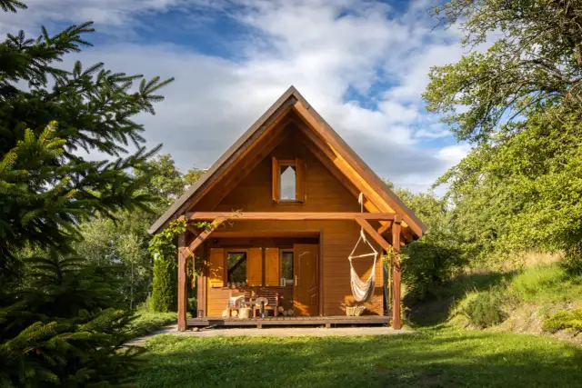 Samodzielna budowa najazdu drewnianego: oszczędź i zrób to sam!