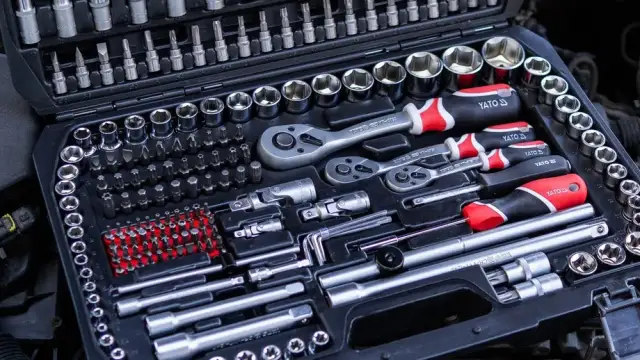 Klucze warsztatowe: Jak wybrać najlepsze? Poradnik eksperta