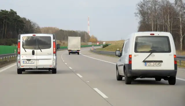Ile tir może jechać na autostradzie - 80 czy 90 km/h? Poznaj przepisy