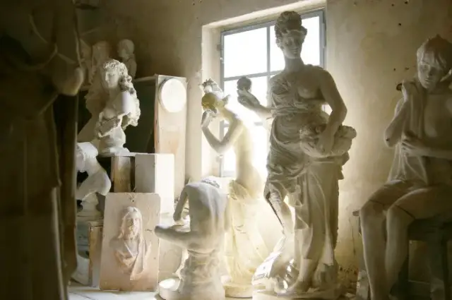 Rzeźba w kamieniu: techniki, materiały i niezwykłe przykłady