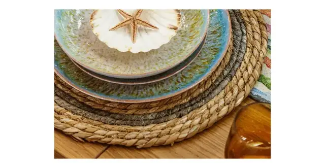 Jakie podkładki na drewniany stół? Wybierz ochronę i styl!