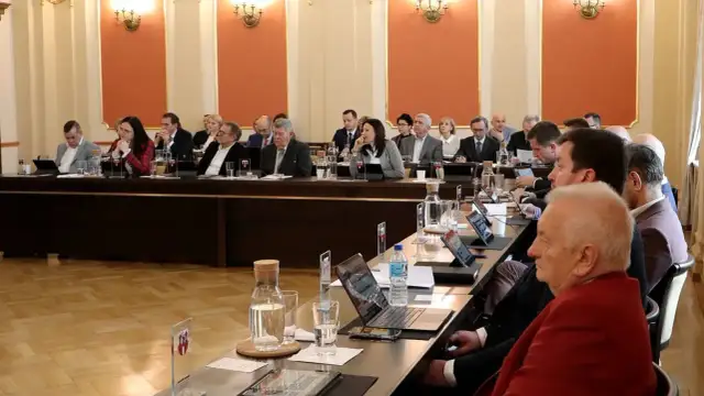 Ile zarabia radny osiedla? Zaskakujące różnice w wynagrodzeniach