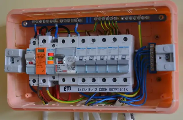 Jaki kabel od skrzynki do rozdzielni – uniknij kosztownych błędów