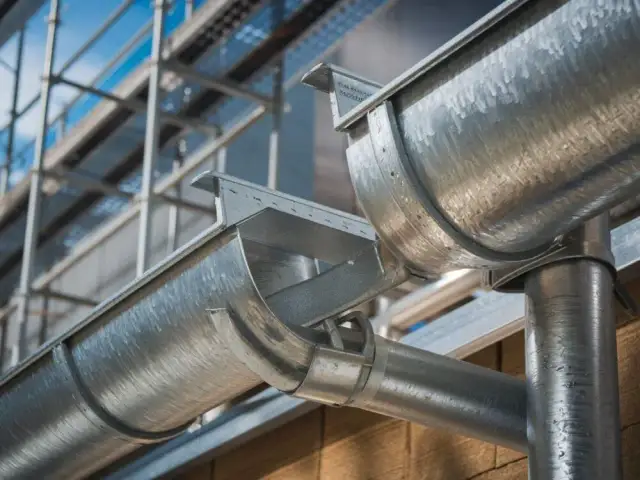 Jak naprawić rynny ocynkowane i uniknąć kosztownych napraw