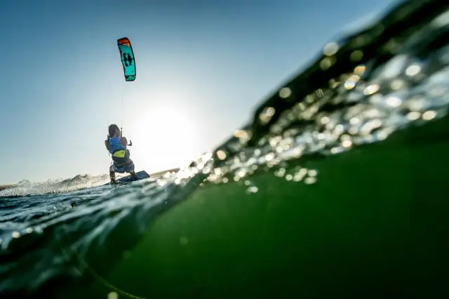 Gdzie na kitesurfing w Polsce? Odkryj najlepsze spoty!