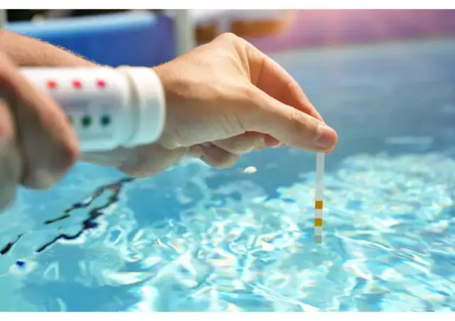 Jak dozować chlor w basenie ogrodowym, aby uniknąć problemów z wodą